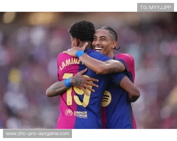 拉菲尼亚中路插上传球助攻破门